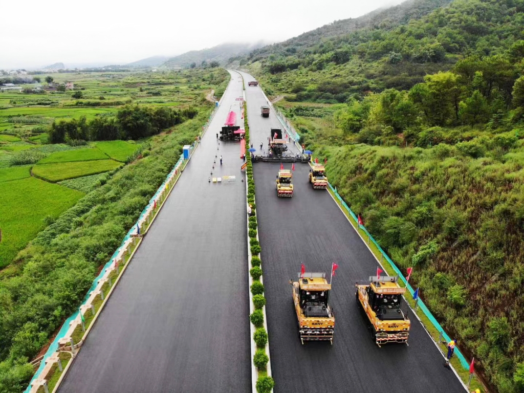 一条刚刚建好完整的公路，它的寿命能达到几年
